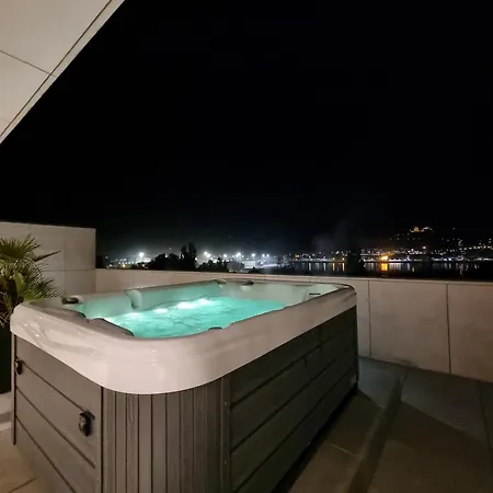 شقة River Town View - Luxury With Jacuzzi On Terrace