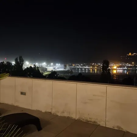 River Town View - Luxury With Jacuzzi On Terrace شقة *