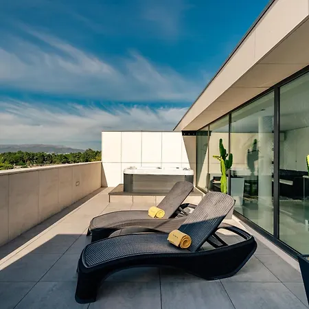 River Town View - Luxury With Jacuzzi On Terrace شقة