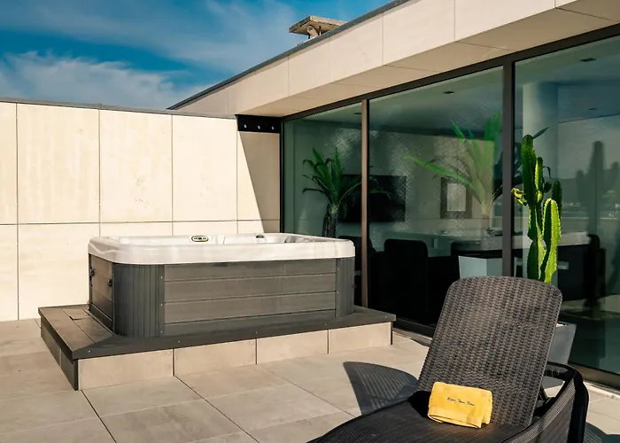 Apartament River Town View - Luxury With Jacuzzi On Terrace *