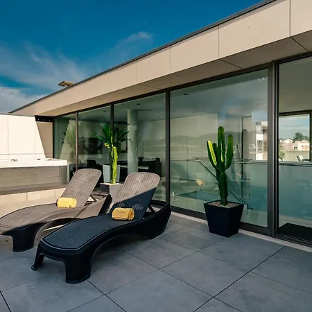 شقة River Town View - Luxury With Jacuzzi On Terrace فيانا دو كاستيلو