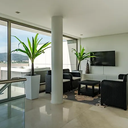 River Town View - Luxury With Jacuzzi On Terrace شقة *