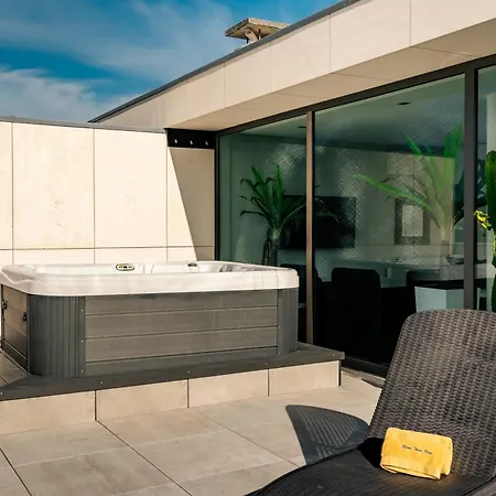 شقة River Town View - Luxury With Jacuzzi On Terrace *