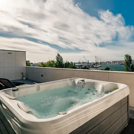 River Town View - Luxury With Jacuzzi On Terrace