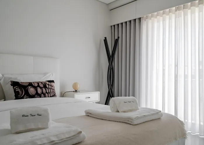 Apartment River Town View - Luxury With Jacuzzi On Terrace